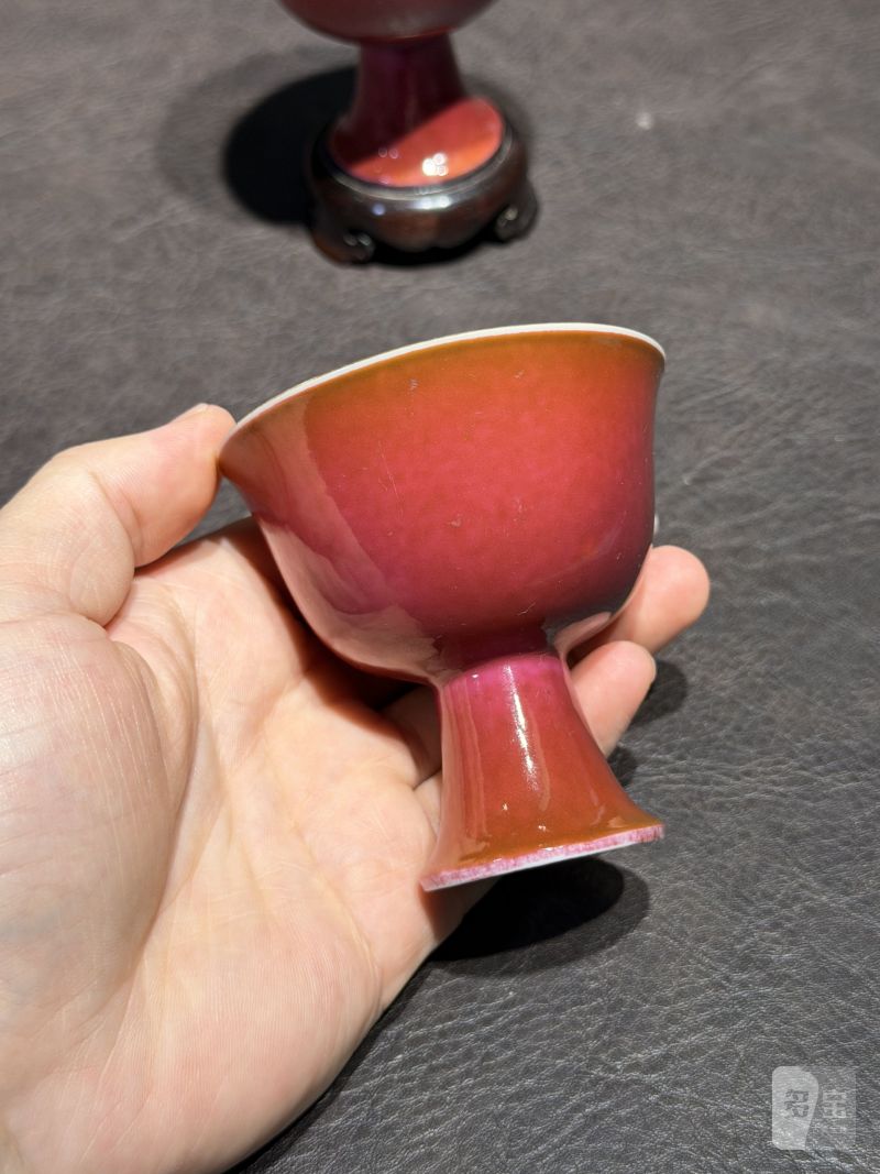 清雍正 胭脂釉高足杯一对（配木座） - 图7